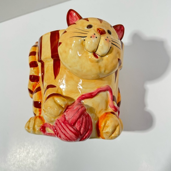Planter Ceramic Cat Pot Glazed Yellow Tabby Pink Yarn 5.5”
Cottage Country - Picture 2 of 11